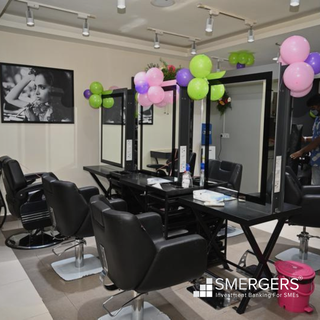 Established beauty salon with 20 customers daily in high footfall area for sale.