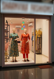 Full sale opportunity for a woman's fashion retail business in Greater Noida.