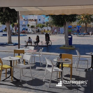Active bar and cafeteria in Corralejo receive a daily average footfall of 80 customers.