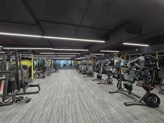 Established Hyderabad gym, 1,800 members, offering diverse fitness services with significant growth potential.