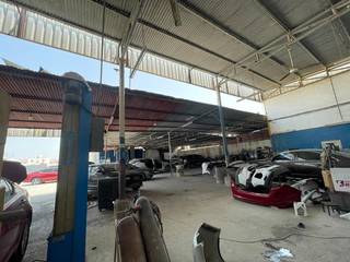 ROP A-Grade automobile garage facility available for sale with infrastructure, staff accommodation, and prime frontage.