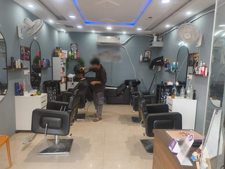 Prime-location men’s salon in Bengaluru available for full sale due to owner relocation plans.