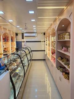 For Sale: Bakery in a prominent location receiving 80-100 customers daily.