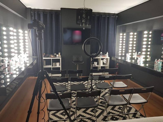 Beauty school providing private lessons, group classes and professional training.