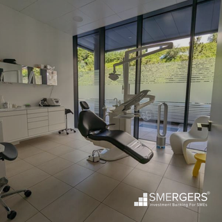 Fully equipped 3-chair dental clinic that receives 2- 3 patients per day for sale.