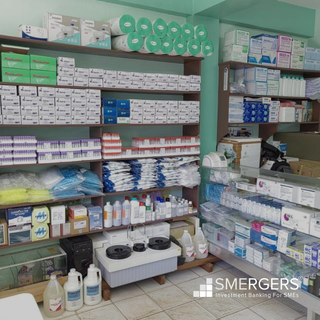 Seeks Loan: Business that provides medical supplies to its clients and has 10+ suppliers.