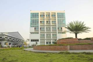 Non-operational RMG complex, fully equipped with companies' bond licenses for import and export, packaging facilities.
