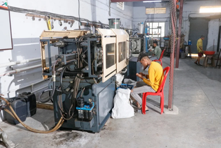 25-year-old manufacturer of plastic spools and bobbins, serving 35 B2B clients, seeks investment for expansion.