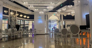 Popular smoked meat restaurant located in Lusail's bustling mall with a seating capacity of 100.