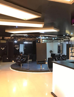 One of the biggest salon in Delhi, operated by highly trained staff of 26 beauticians.