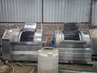 Profitable laundry business with 12 employees, 20-22 clients, and 25% margin for sale.
