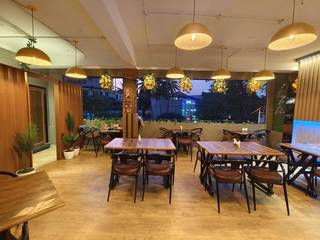 For sale: Restaurant and café in busy area, attracting 100+ daily visitors, with 90-seat capacity.