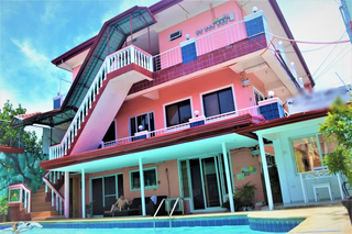 Established accommodation business offering 10 apartments and 7 hotel rooms in Dumaguete’s rapidly growing area.