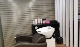 For sale: Unisex salon & spa based in Chennai that receives 10 clients per day.