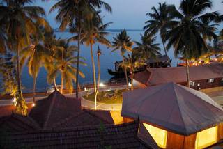 Non operational 5 star backwater resort with 80 cottages in Kerala is available for rent.