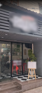 Delhi-based QSR outlet in Malviya Nagar available for sale with established online delivery presence.