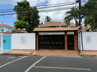60-year-old established Santo Domingo cosmetic medical clinic with two locations, strong clientele, seeking full sale.