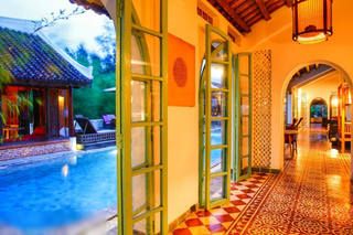 For sale: 4-star hotel on a 300 m private beach near Hué, imperial city.