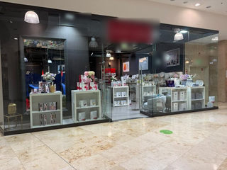 For sale: Established retail-business with up to 100 daily walk-ins and an established customer base.