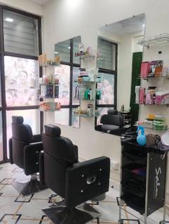 Beauty salon with 7+ customers/day and 2 experienced staff for sale in Navi Mumbai.