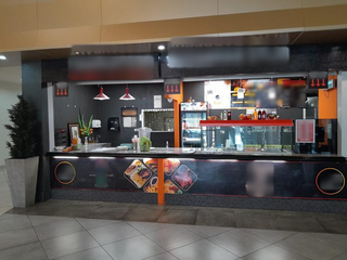 Ideal restaurant in a mall for a blend of fast food and homestyle cooking.