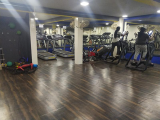 Chennai based gym with 400 enrolled members seeking capital to retire debt.