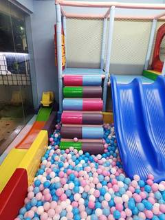 Premium indoor kids' playzone seeking buyer for immediate operations and future recreational business expansion.