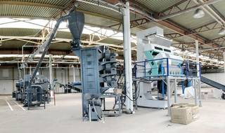 Industrial-grade PET plastic recycling production line with Chinese and Turkish equipment, capable of 1.2 tons/h.