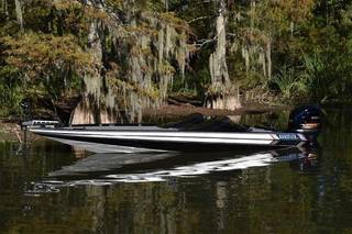 Manufacturing premium 21' and 22' luxury high performance bass boats, the bugatti of bass boats.
