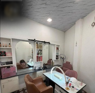 Full sale of a unisex salon with experienced staff in a bustling Jaipur location.