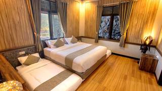 Spacious resort villa for gatherings, fits 110 people, with stunning Tangkuban Perahu mountain view.