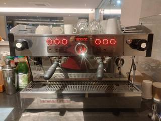 Well-known, high-end cafe with a focus on selling deep-dish pizzas and coffee for sale.