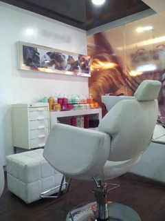 For Sale: Franchise salon on Cunningham Road, Bangalore having a database of 5,000 clients.