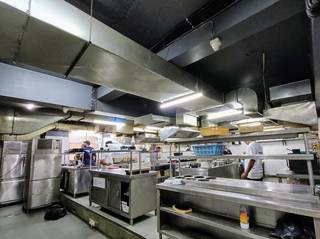 Rent a turnkey cloud-kitchen with 3,500 sq ft area, and production capacity for 2,000+ meals/day.