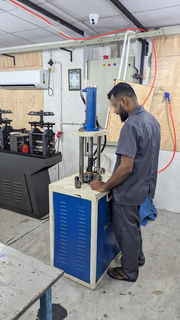 Established jewelry manufacturing and distribution business supplying gold jewelry to leading showrooms in Sri Lanka.