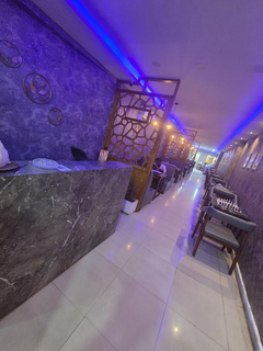 For sale: Premium Hyderabad restaurant with a fully equipped dining space, ready for immediate operations.