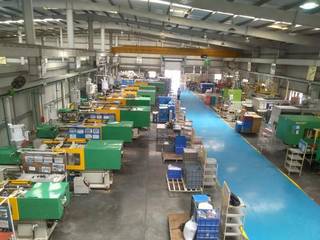 Profitable plastic injection molding company with 4+ clients and 300 different products for sale.