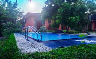 Hotel in Sri Lanka with 6 rooms, swimming pool and a restaurant is for sale.