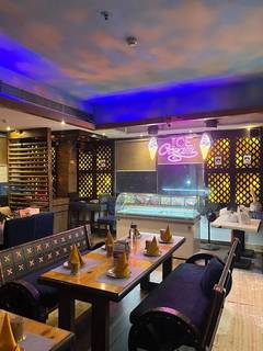 Full ownership available for popular restaurant with high foot traffic and event hosting potential.