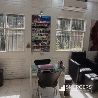 Unisex salon in prime Managua location providing wide range of services with 5-10 daily customers.