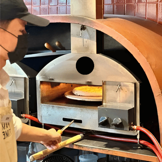 No #1 Pizza-oven manufacturer, consistently booked 5–6 months in advance, and Facebook with 40K+ followers.