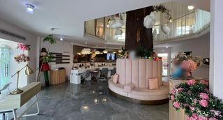 Beauty and wellness salon and lifestyle club offering premium services in Limassol’s tourist area.