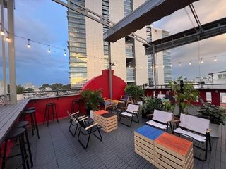 Cozy rooftop café with an average daily footfall of 5-8 people, offering signature drinks.