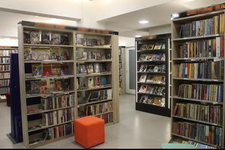 Established Pune (Aundh) Profitable Books Library, 25,000 books, and home delivery for sale.