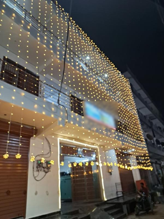 Noida-based PG and hostel service for working professionals, offering 120 beds, meals, and essential amenities.