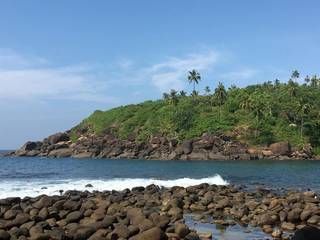 Acquire a 206-perch seafront plot in prime Southern Sri Lanka for luxury development opportunities.