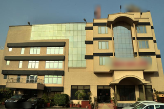 26 years old hotel for lease which is on a prime location in Agra.