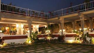 Newly opened cafe branch with 60 seating pax and prime location aims for complete sale.