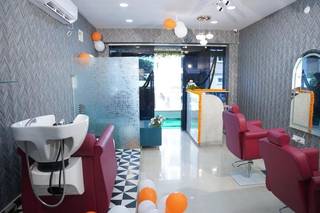 New unisex salon in a prime location offering grooming/bridal services with steady daily walk-ins.