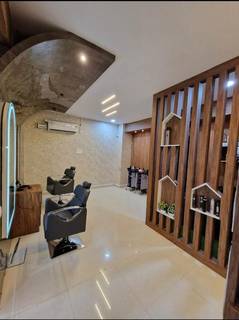 Newly established unisex beauty salon franchise in a prime location with over 400 regular clients.